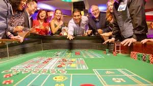 Dashboard platform pangkalantoto2 menampilkan kategori permainan live-dealer, slot, dan sepak bola